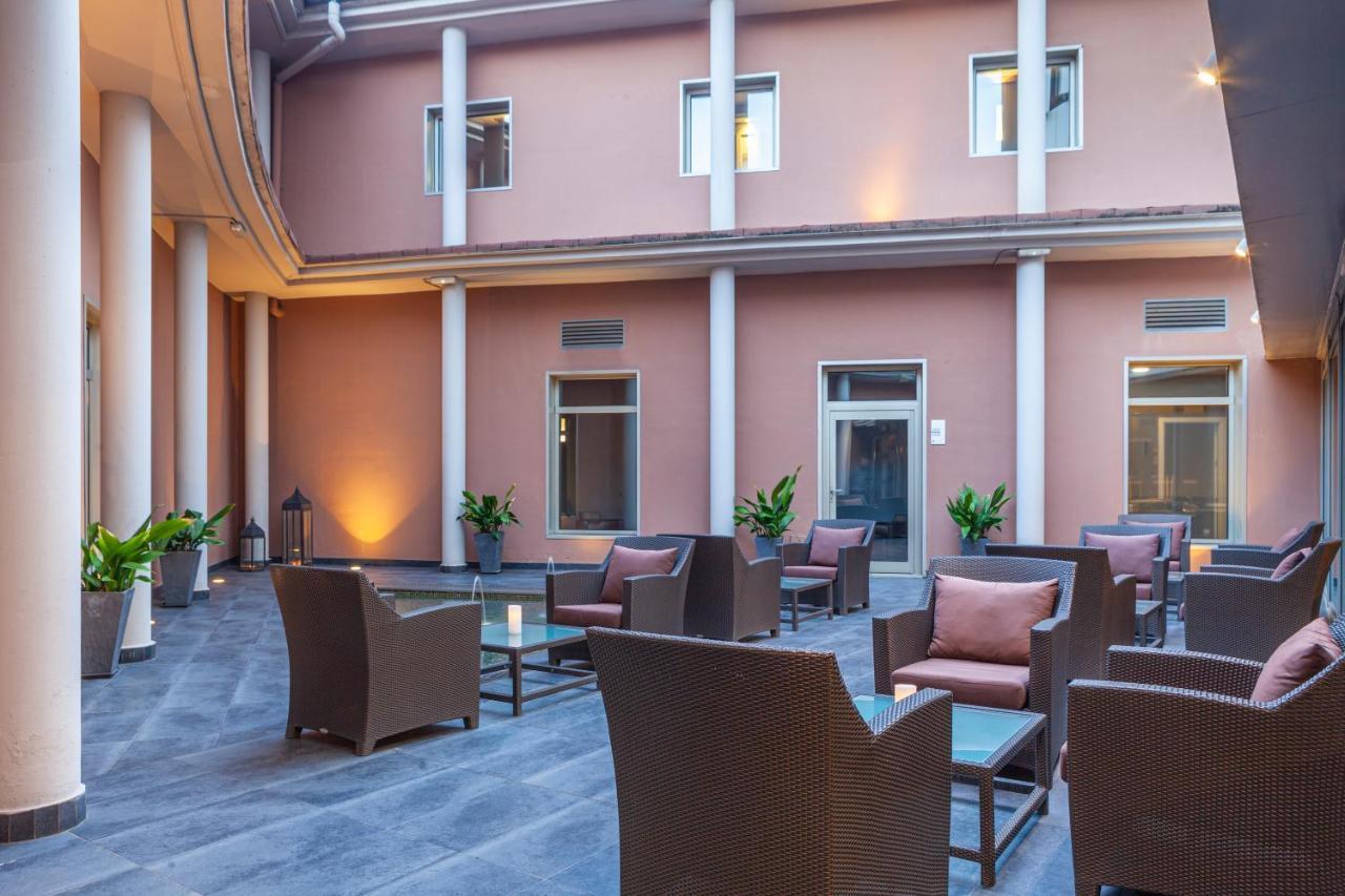 Porcel Torneo Hotel Севиля Екстериор снимка