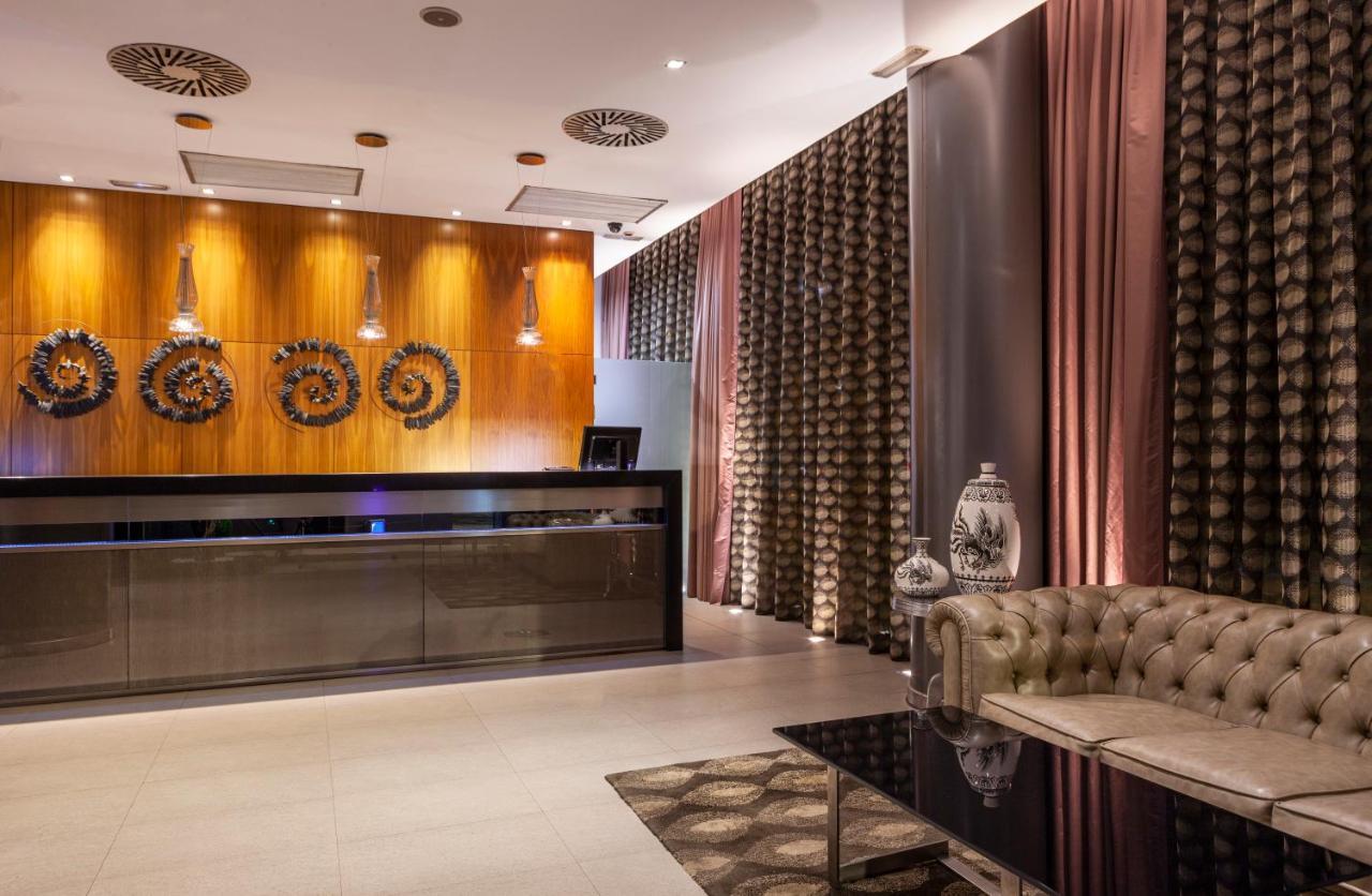 Porcel Torneo Hotel Севиля Екстериор снимка