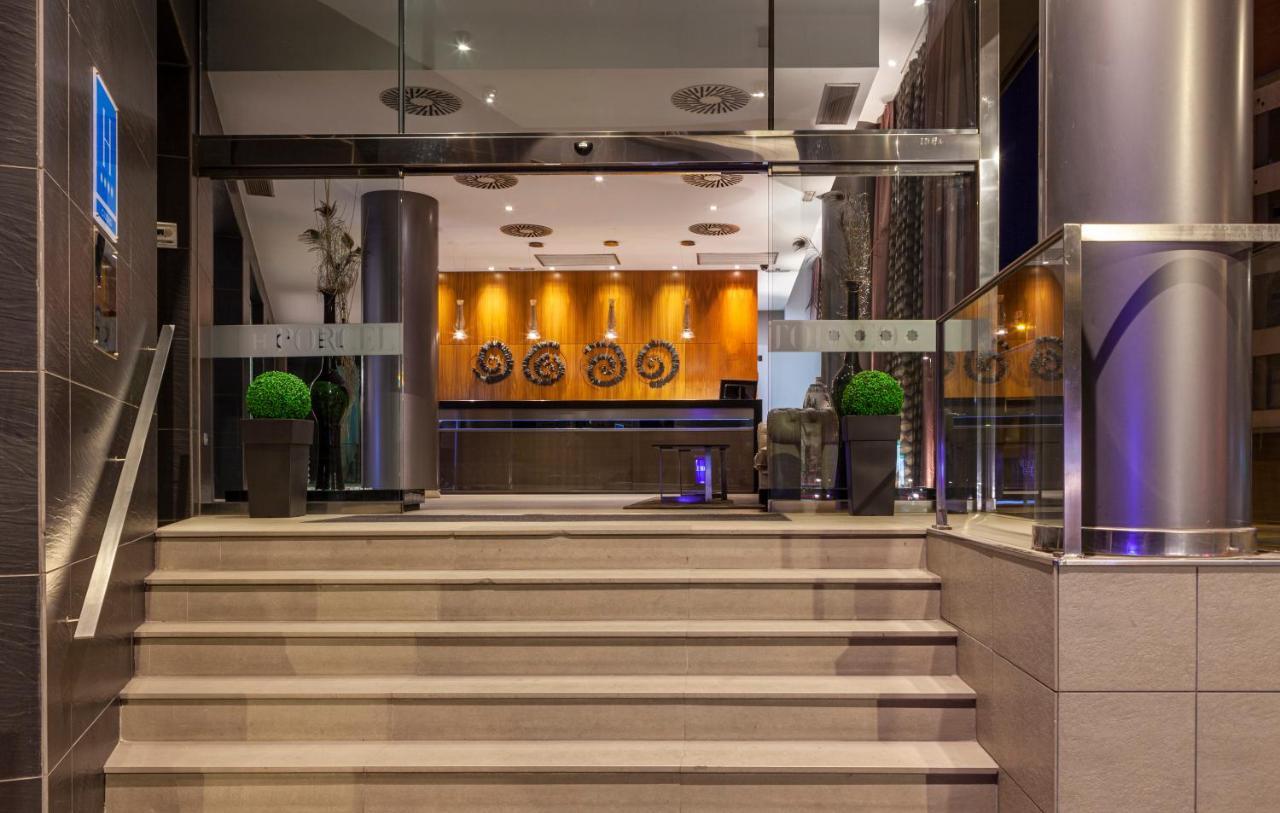 Porcel Torneo Hotel Севиля Екстериор снимка